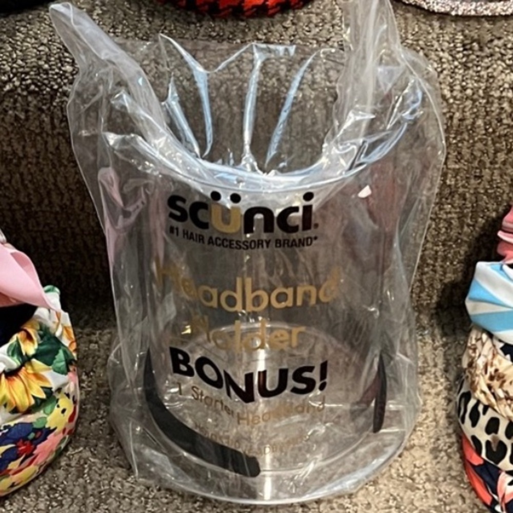 Scunci headband holder with space in the middle for scrunchies or brushes